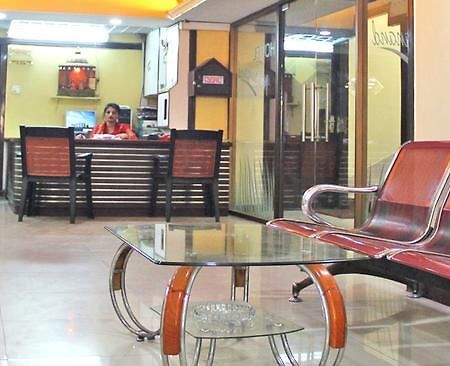 Neeranand Dalhousie- A Pure Vegetarian Hotel كولكاتا المظهر الخارجي الصورة