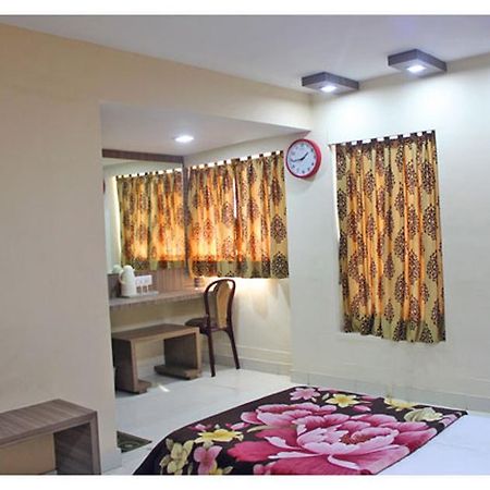 Neeranand Dalhousie- A Pure Vegetarian Hotel كولكاتا المظهر الخارجي الصورة