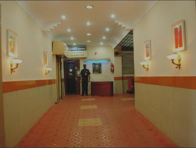 Neeranand Dalhousie- A Pure Vegetarian Hotel كولكاتا المظهر الخارجي الصورة