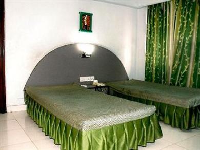 Neeranand Dalhousie- A Pure Vegetarian Hotel كولكاتا المظهر الخارجي الصورة